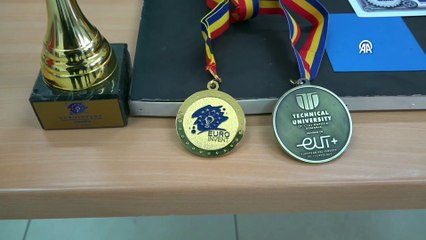 Vanlı öğrenciler 42 ülkeninde katıldığı yarışmada birinci oldu