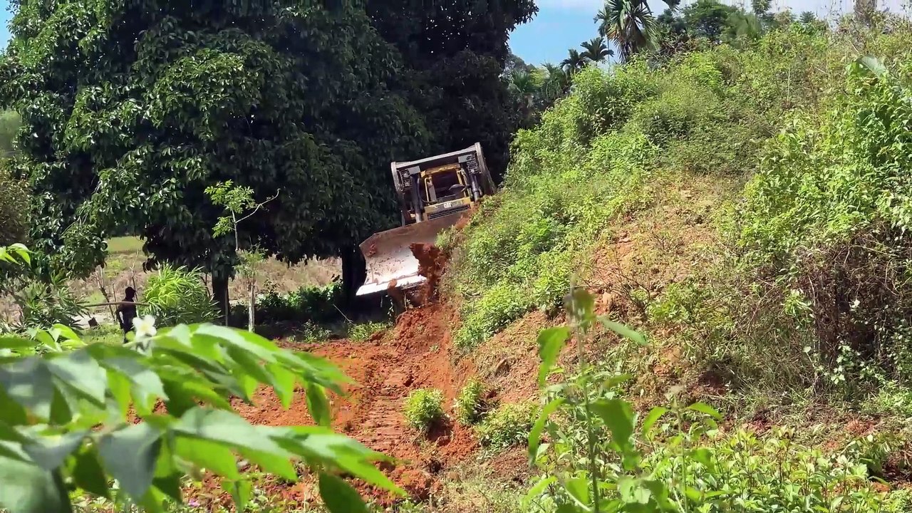 Leveling the Hill with D6R XL Bulldozer Breaks the Hill in Minutes