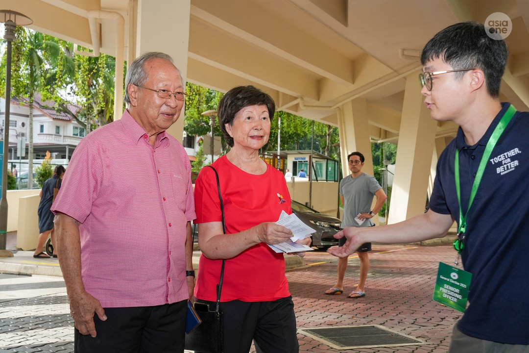 GE2025: PSP's Tan Cheng Bock and PAP's Christopher de Souza spotted at Henry Park Primary School polling station