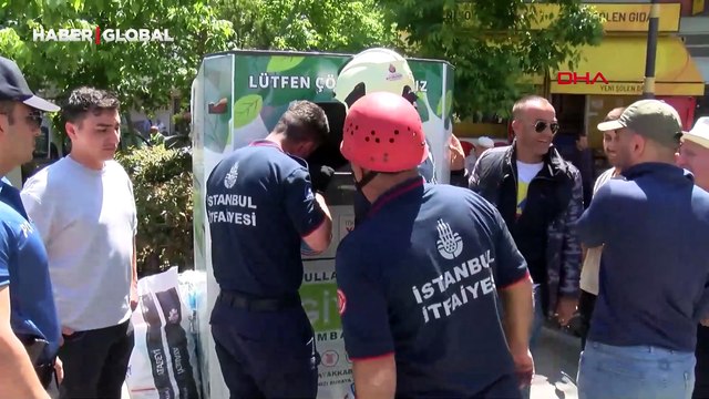 Giysi kumbarasında mahsur kalan çocuğu itfaiyeden yardım eli