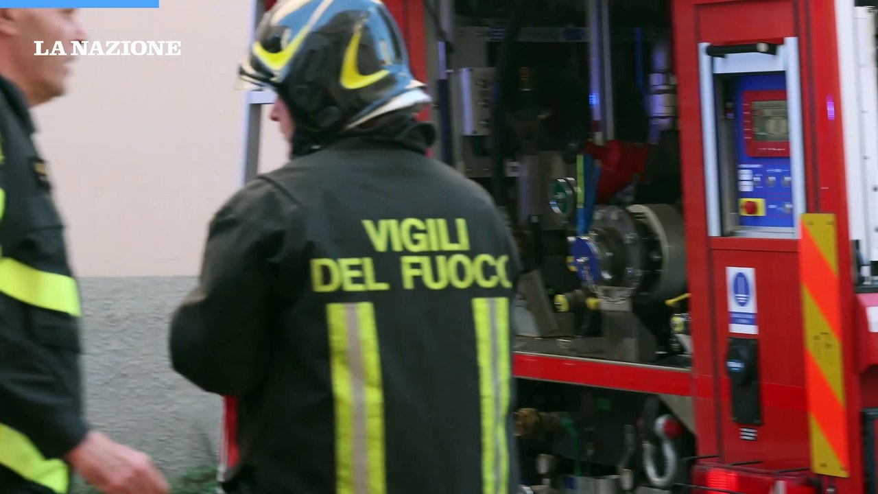 Pisa, incendio in via San Michele degli Scalzi: l’intervento dei vigili del fuoco