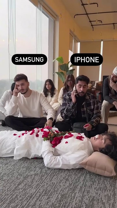 iPhone vs Samsung 😂