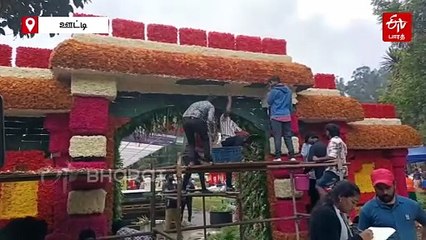 ரோஜா மலரில் உருவான 'பொன்னியின் செல்வன்' கோட்டை: ஊட்டி மலர் கண்காட்சிக்கு படையெடுக்கும் சுற்றுலா பயணிகள்!