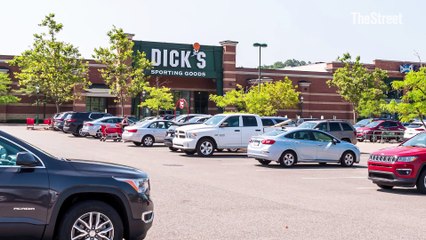 Dick's Sporting Goods just cemented its mall dominance