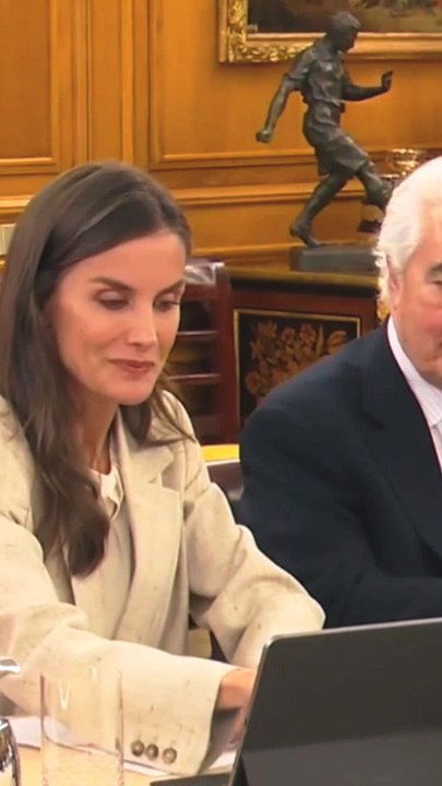 From elegant gowns to chic separates, see how Queen Letizias wardrobe is redefining modern royalty!