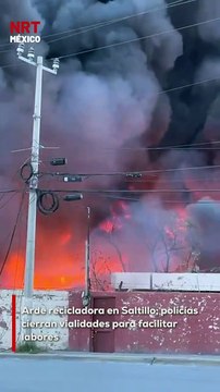 🚨🔥 ¡Fuerte incendio en Saltillo! Bomberos combaten las llamas en una recicladora del blvd Vito Alessio Robles. La policía cerró el paso vehicular para permitir el trabajo de los cuerpos de emergencia. ¡Evita la zona!