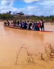 Un petit bateau bien trop chargé