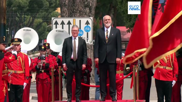 Великобритания ведет переговоры с множеством стран о центрах возвращения просителей убежища