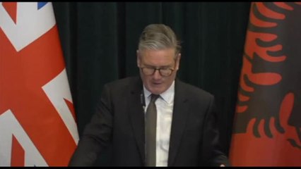 Starmer a Tirana: Stiamo trattando con diversi Paesi per hub migranti