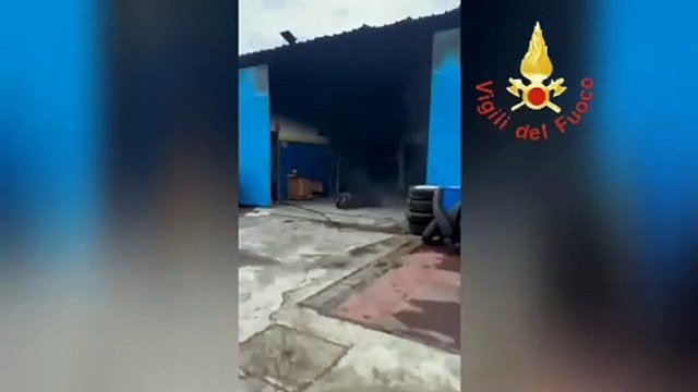 Incendio in un'autofficina nel comune di Joppolo – Intervento dei Vigili del Fuoco