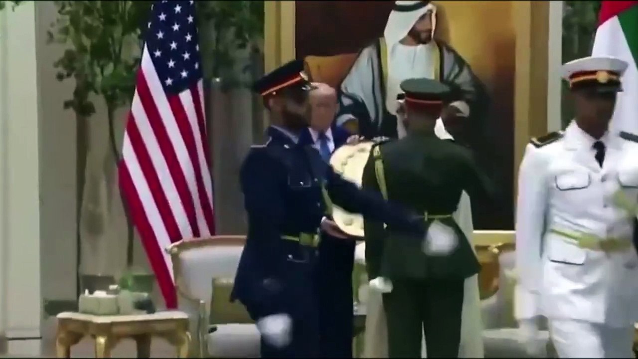 ABD Başkanı Trump’a BAE’nin en yüksek devlet nişanı takdim edildi ...