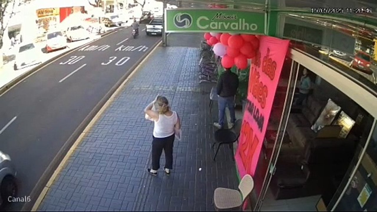 Video mostra momento da colisão registra na Avenida Maripá, na manhã desta quinta-feira, em Toledo
