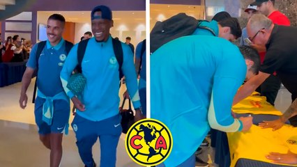 Jugadores del América regalan autógrafos en su salida del hotel previo al juego ante Cruz Azul