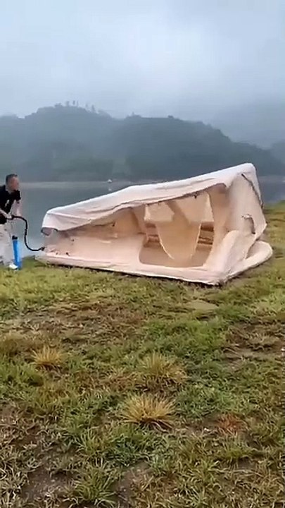 Inflatable_Built-in_Sunfroof_Beach_Camping_House(360p)