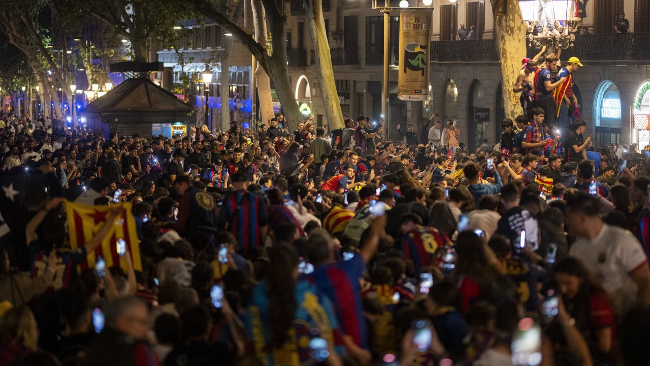 'Die wichtigste Verpflichtung war Flick': Barca-Fans feiern den Titel