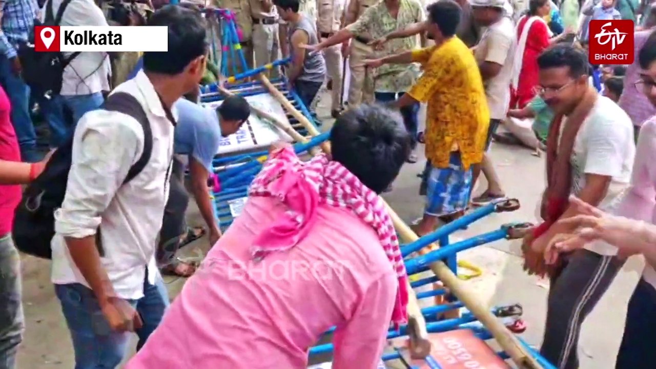 Agitating Teachers Break Police barricade, RAF...
