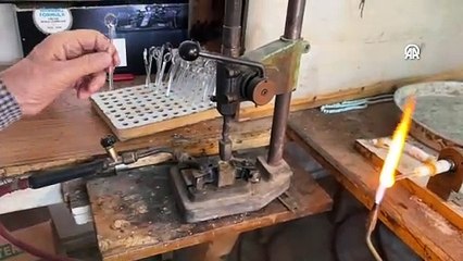 Sinoplu ustaların elinde camlar sanata dönüşüyor