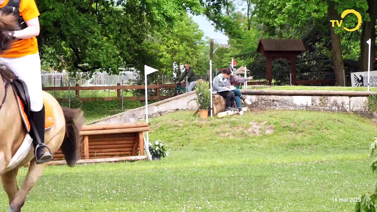 SANS COMMENTAIRE: Parcours de saut et cross au Manège d'Onex