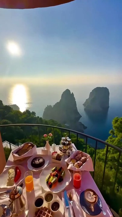 Un brunch avec la plus belle vue de Capri 🇮🇹