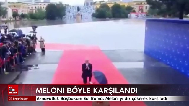 Arnavutluk Başbakanı Edi Rama, Meloni'yi kırmızı halıda diz çökerek karşıladı