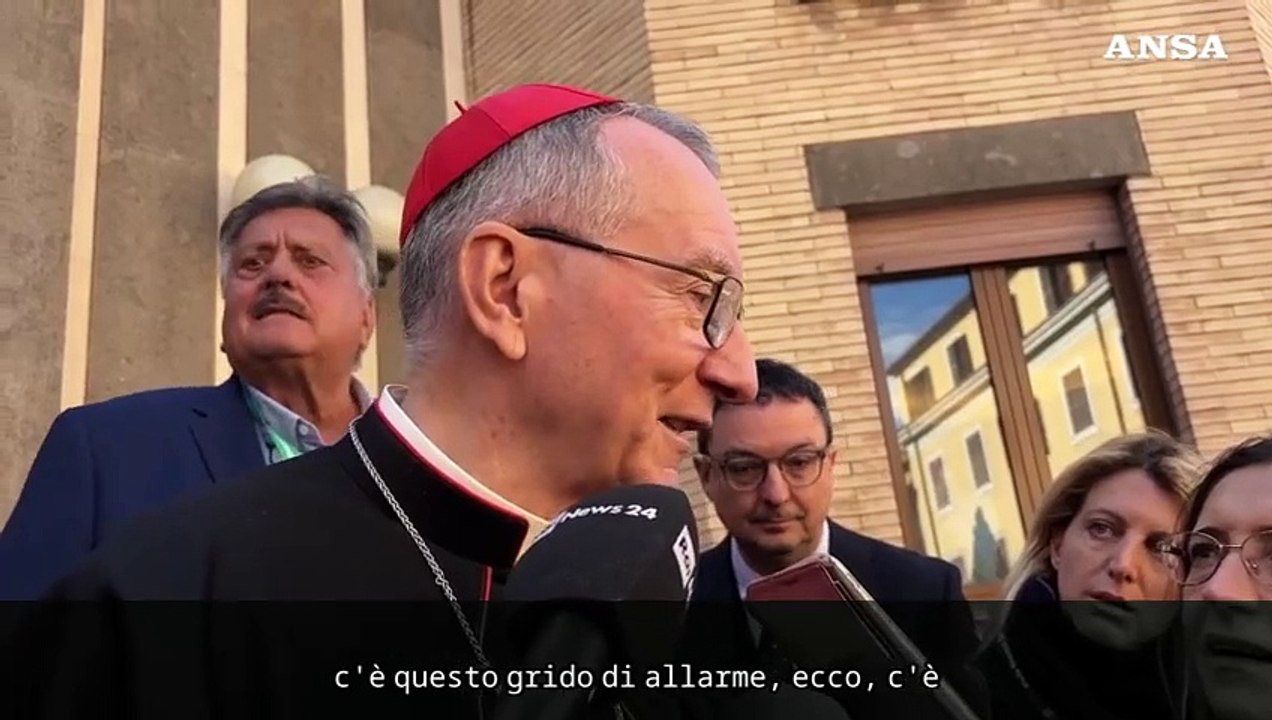 Parolin: "Grido di allarme per la diminuzione delle offerte alla Chiesa"