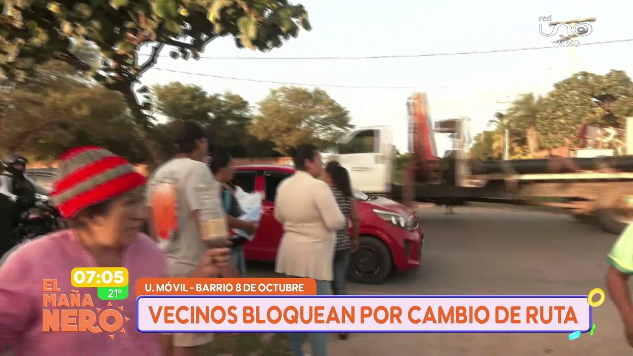 SCZ: VECINOS BLOQUEAN POR CAMBIO DE RUTA