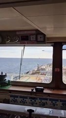 VIDÉO – Des marins russes filment l’interception de leur pétrolier par l’Estonie