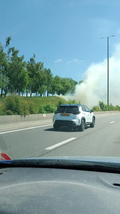 Feu de talus sur l'E411 à Longlier