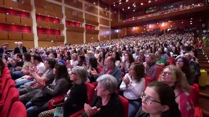 Ligabue dialoga con il cardinale Zuppi al Salone del Libro di Torino