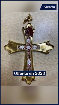 Les saints cachés dans la croix du pape Léon XIV