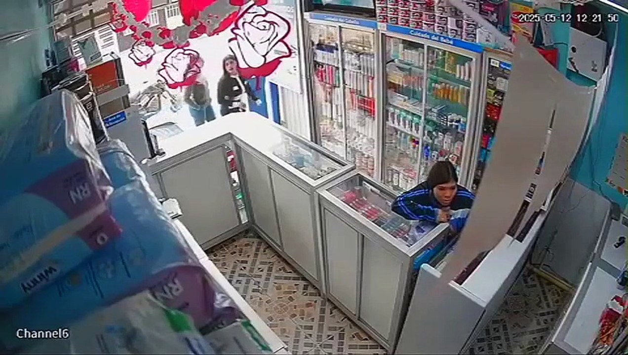 Jovem é executada por homem misterioso dentro de drogaria em Bogotá; veja vídeo