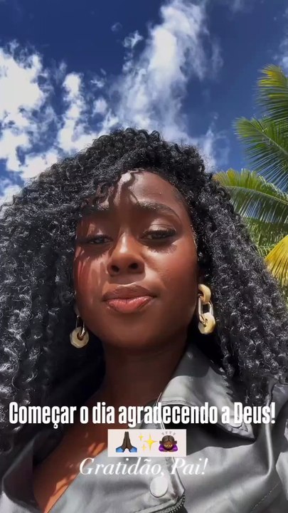 VÍDEO: Lancha de cantora baiana pega fogo antes de viagem para Valença; saiba mais