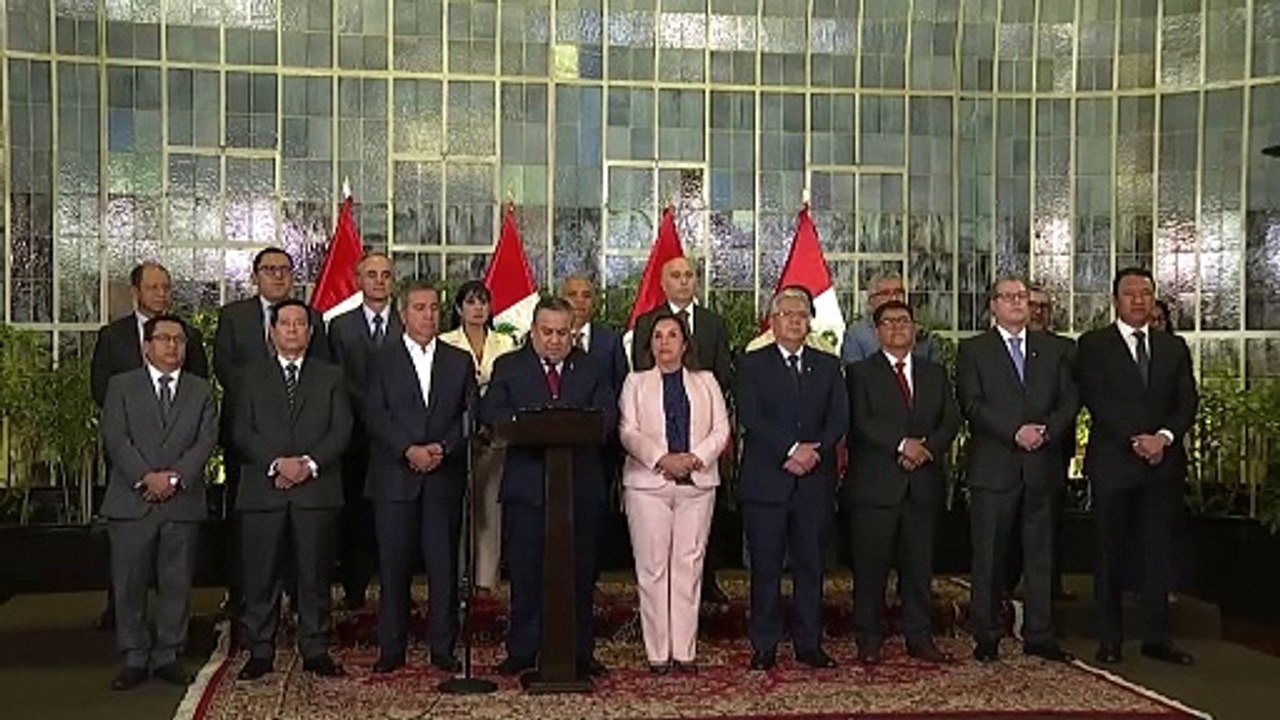 Primer ministro de Perú presenta renuncia irrevocable un día antes de someterse a una censura en el Congreso