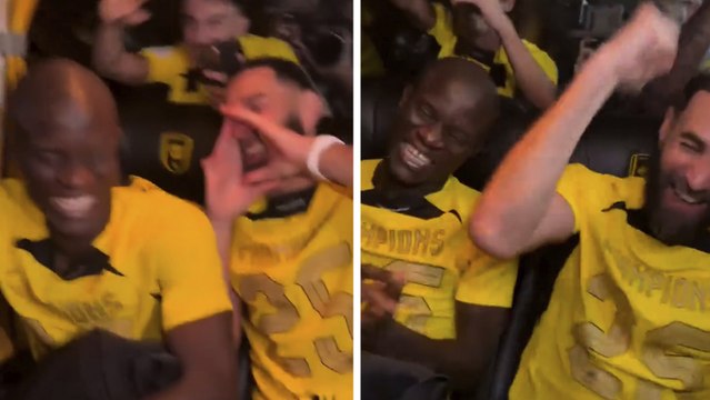 Karim Benzema lidera los festejos tras el campeonato del Al Ittihad en la Liga de Arabia Saudita
