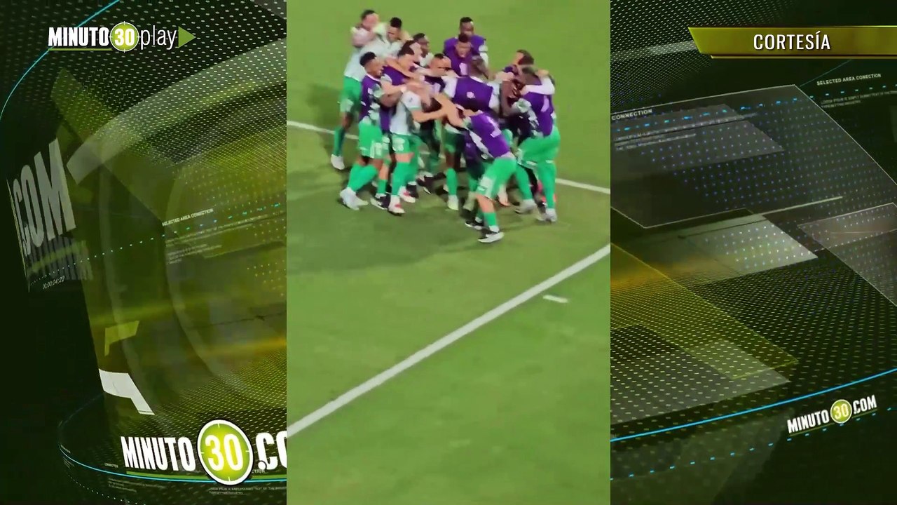 ¡Se la montaron a Matheus y agarraron a 'pata' a Parra! Curiosa celebración de los jugadores de Atlético Nacional