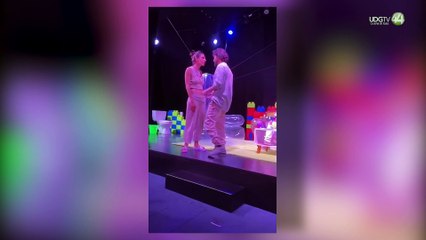 “Toda persona vista de cerca es un monstruo”, obra de teatro que ubica frente al espejo a su públicoa