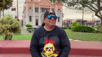 El hombre que convirtió el parque de San Ramón en su escenario