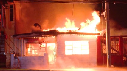 tn7-incendio-dejó-sin-casa-a-dos-adultos-mayores-en-Curridabat-160525