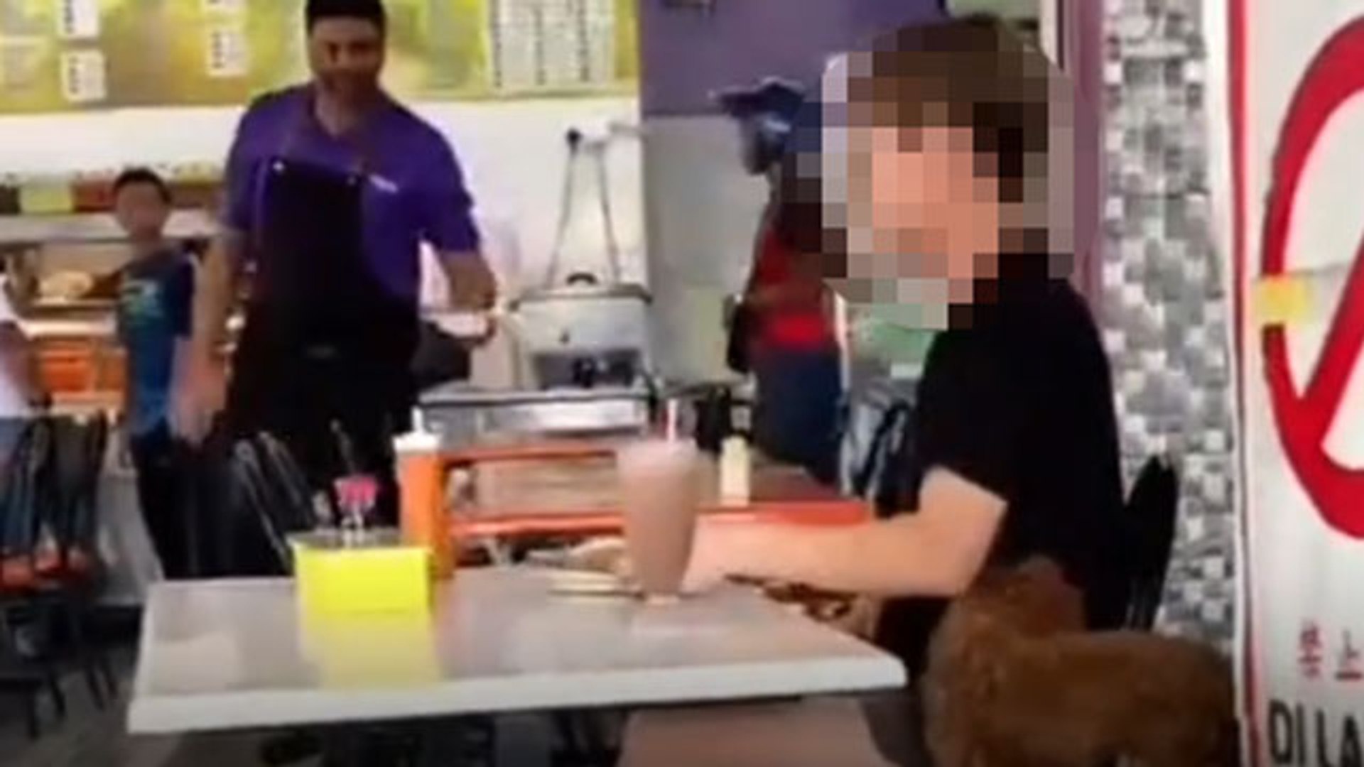 携狗进清真餐厅 警追查男子 网民：宠物都不该带进！