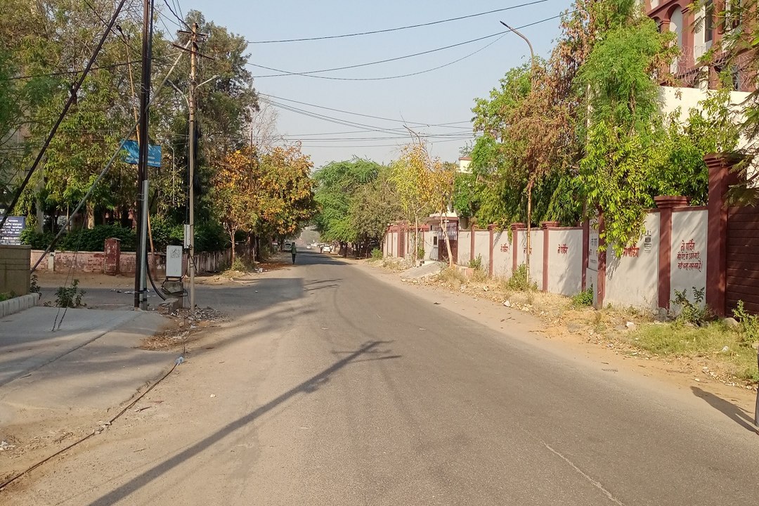Jaipur Weather :  गुलाबी नगर में मौसम का मिजाज गर्म, तापमान बढ़ने से छूट रहे पसीने