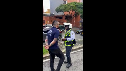¡Qué feo! Ciudadano "mal parqueado" ultrajó e insultó a guarda de tránsito en Cali y en video quedó