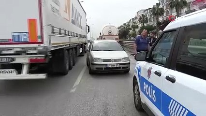 Viyadük üstünde yakıt tankerinin karıştığı kaza: 1 yaralı