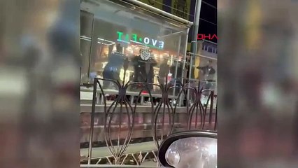 Sultangazi'de tramvay durağında taciz şüphelisi darbedildi