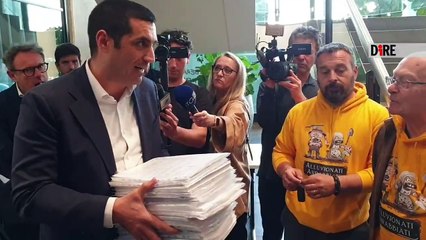 Bologna - ALLUVIONE. CONSEGNATE (IN CARRIOLA) 20.000 FIRME A DE PASCALE (16.05.25)