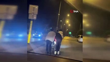 Arnavutköy’de paten yolculuğu kötü bitti, otomobilin altında kalmaktan son anda kurtuldu