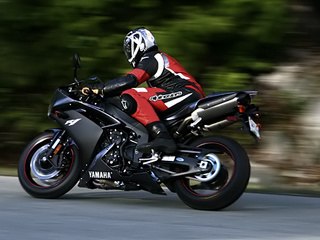 2007 Yamaha R1 Road Impression: TNT Wrapped in a Teddy Bear