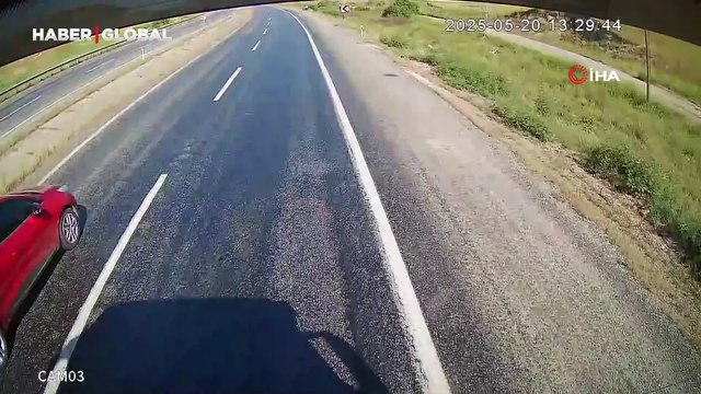 Şerit ihlali kazaya neden oldu! O anlar kamerada