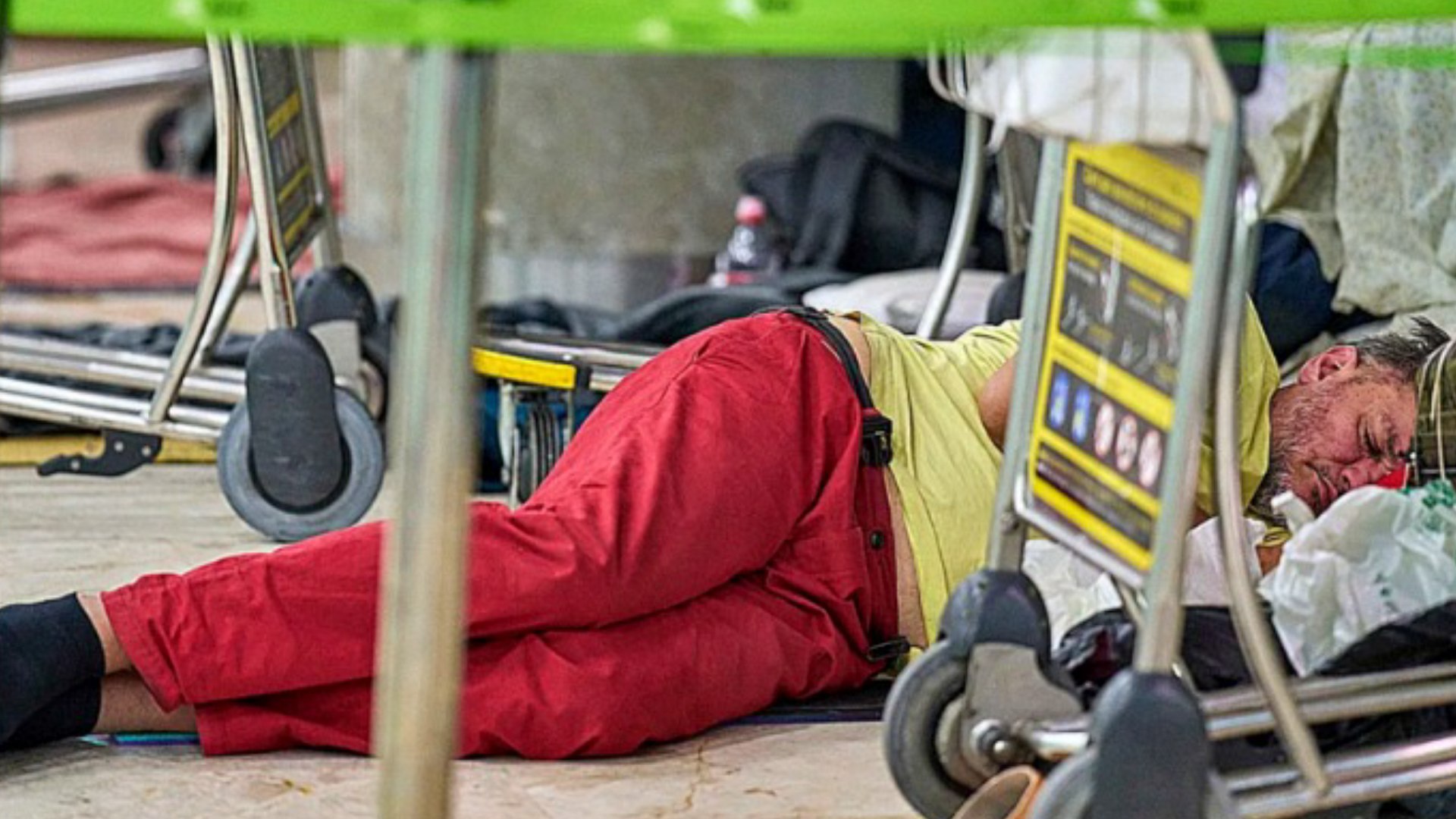 Aena limitará el acceso a Barajas a partir del miércoles a las 21 ante la crisis de los "sintecho"