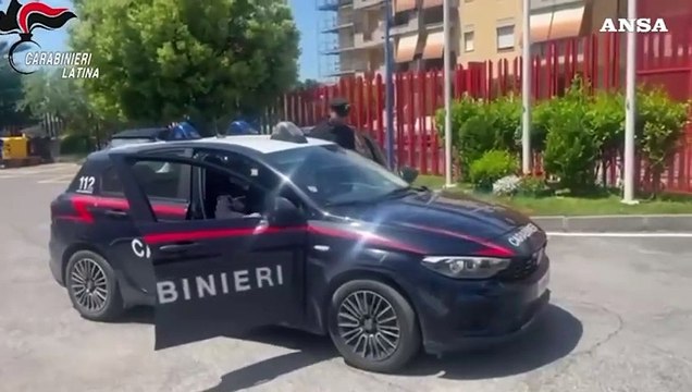 Arsenale in casa e soldi falsi, 46enne spagnolo arrestato nel Pontino