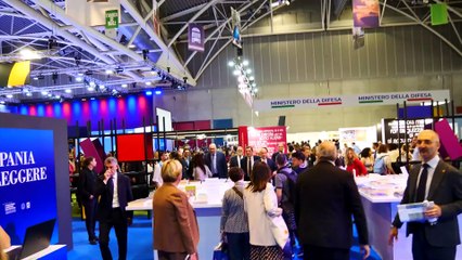 Il sussurro di De Luca a Crosetto: "Come sto? Eh, con 'sta banda di cogl..."